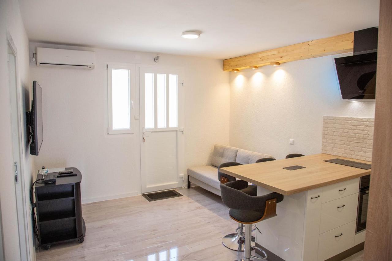 Apartments By The Sea Milna, Vis - 8895 Rukavac  Bagian luar foto