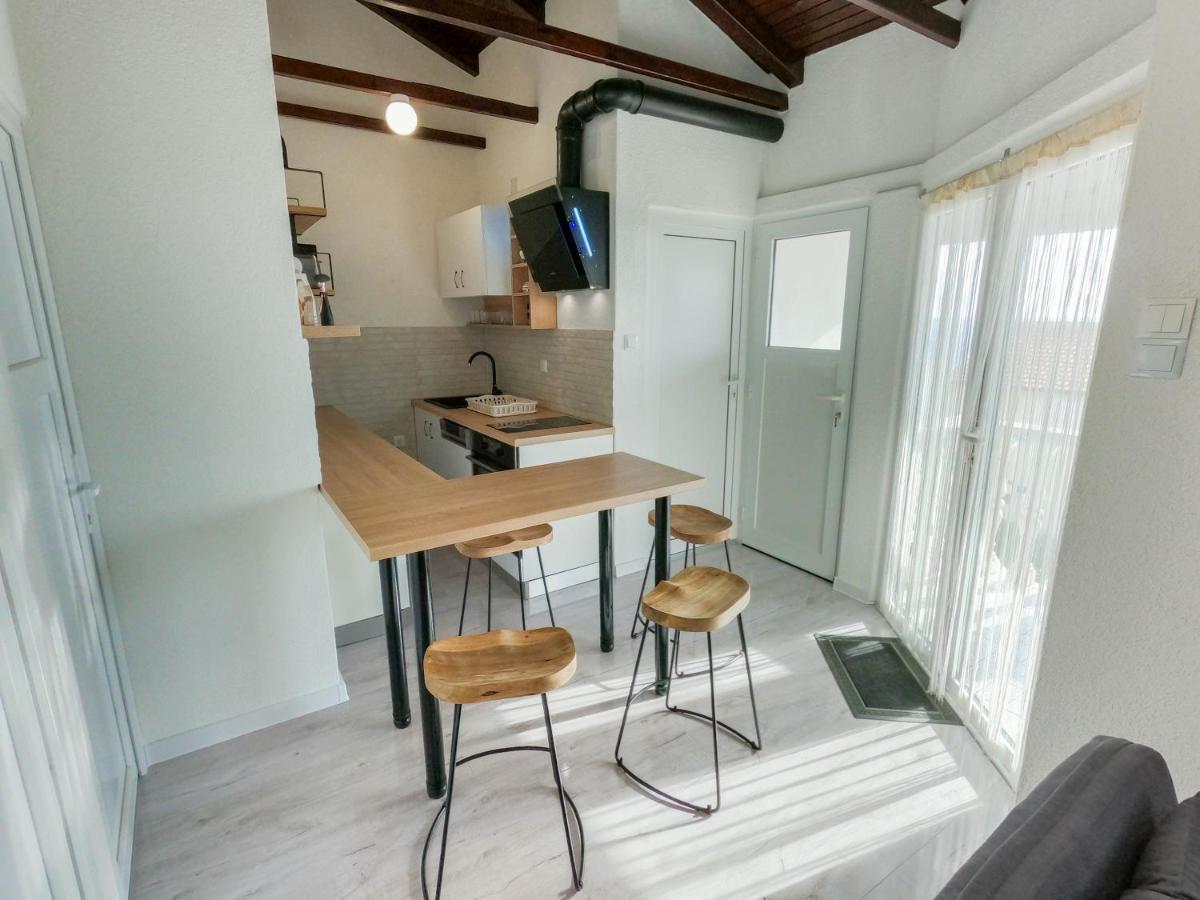 Apartments By The Sea Milna, Vis - 8895 Rukavac  Bagian luar foto