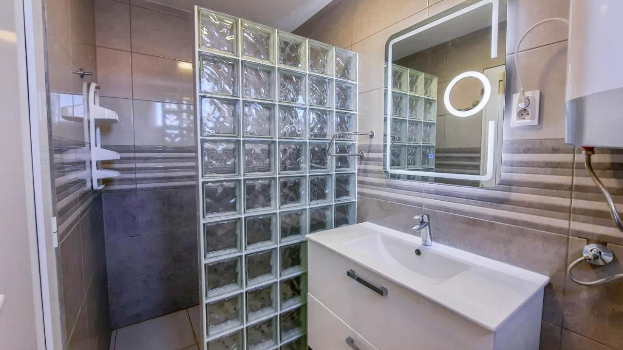 Apartments By The Sea Milna, Vis - 8895 Rukavac  Bagian luar foto